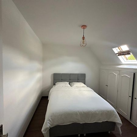 Appartement Calme Moderne Proche De Disneyland Wifi & Cafe Gratuit & Arrivee Autonome Bussy-Saint-Georges Bagian luar foto