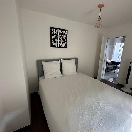 Appartement Calme Moderne Proche De Disneyland Wifi & Cafe Gratuit & Arrivee Autonome Bussy-Saint-Georges Bagian luar foto