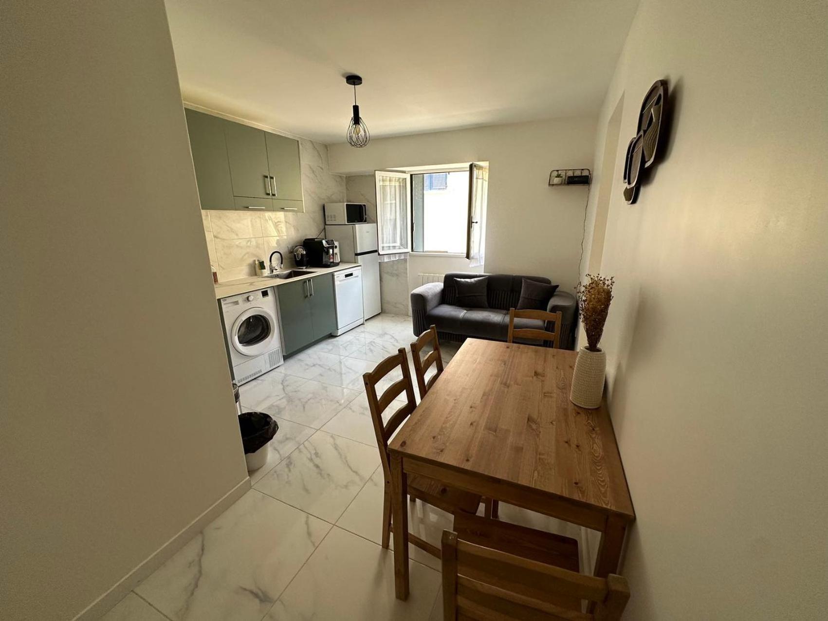 Appartement Calme Moderne Proche De Disneyland Wifi & Cafe Gratuit & Arrivee Autonome Bussy-Saint-Georges Bagian luar foto