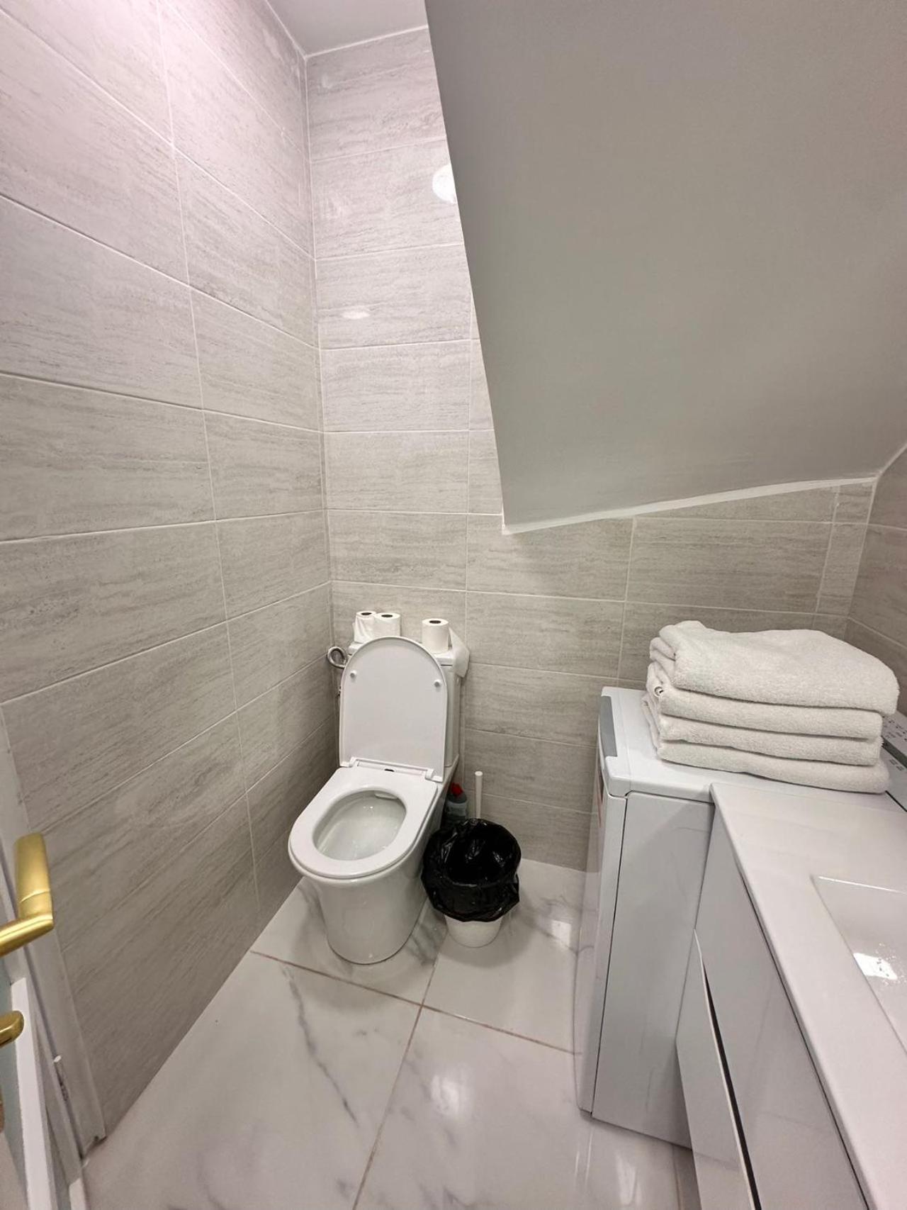 Appartement Calme Moderne Proche De Disneyland Wifi & Cafe Gratuit & Arrivee Autonome Bussy-Saint-Georges Bagian luar foto