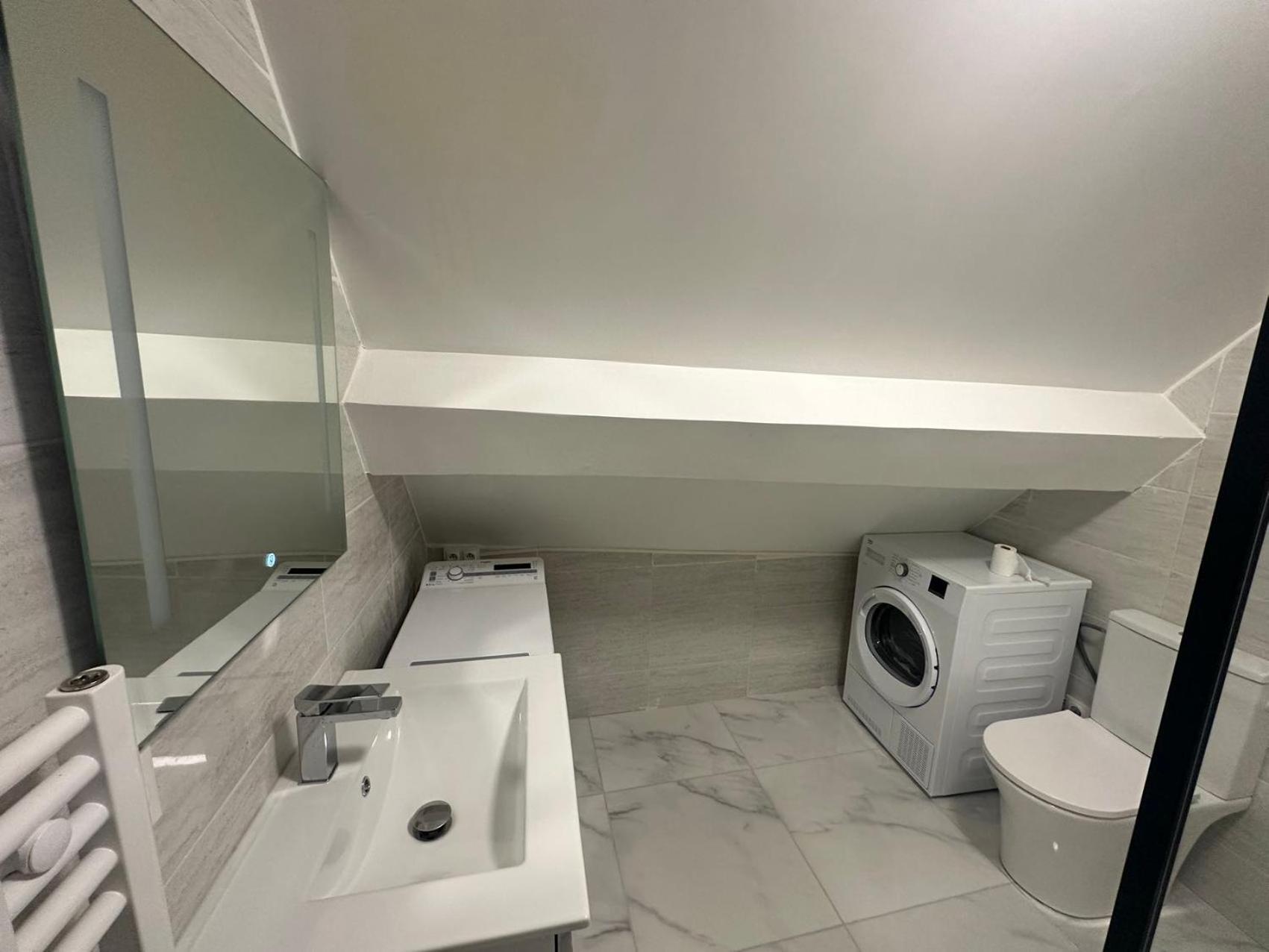 Appartement Calme Moderne Proche De Disneyland Wifi & Cafe Gratuit & Arrivee Autonome Bussy-Saint-Georges Bagian luar foto