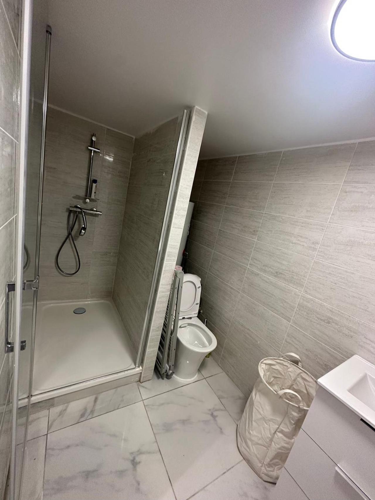 Appartement Calme Moderne Proche De Disneyland Wifi & Cafe Gratuit & Arrivee Autonome Bussy-Saint-Georges Bagian luar foto