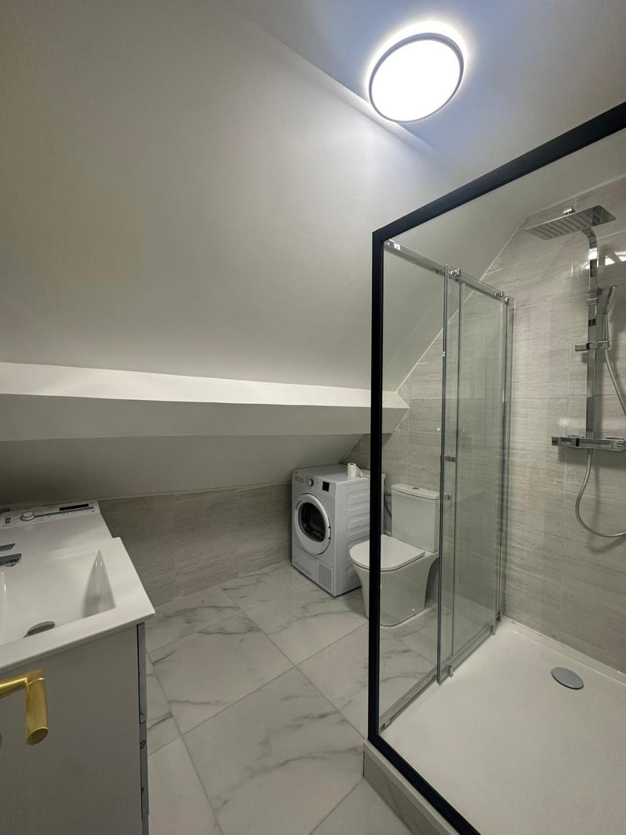 Appartement Calme Moderne Proche De Disneyland Wifi & Cafe Gratuit & Arrivee Autonome Bussy-Saint-Georges Bagian luar foto