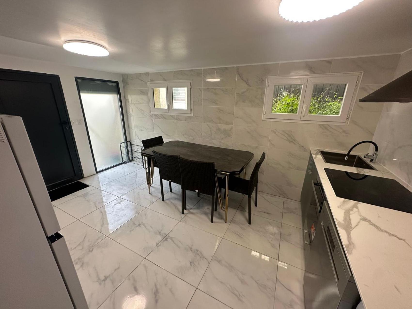 Appartement Calme Moderne Proche De Disneyland Wifi & Cafe Gratuit & Arrivee Autonome Bussy-Saint-Georges Bagian luar foto