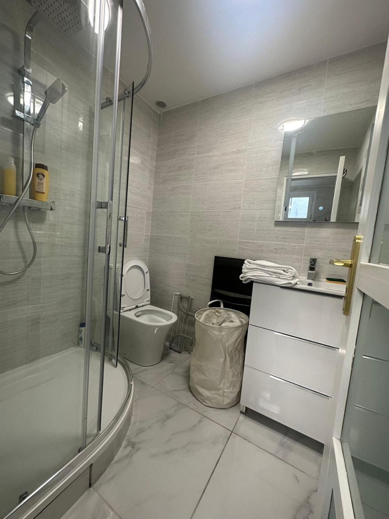 Appartement Calme Moderne Proche De Disneyland Wifi & Cafe Gratuit & Arrivee Autonome Bussy-Saint-Georges Bagian luar foto