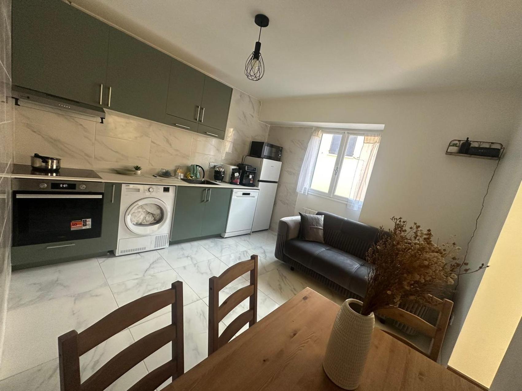 Appartement Calme Moderne Proche De Disneyland Wifi & Cafe Gratuit & Arrivee Autonome Bussy-Saint-Georges Bagian luar foto