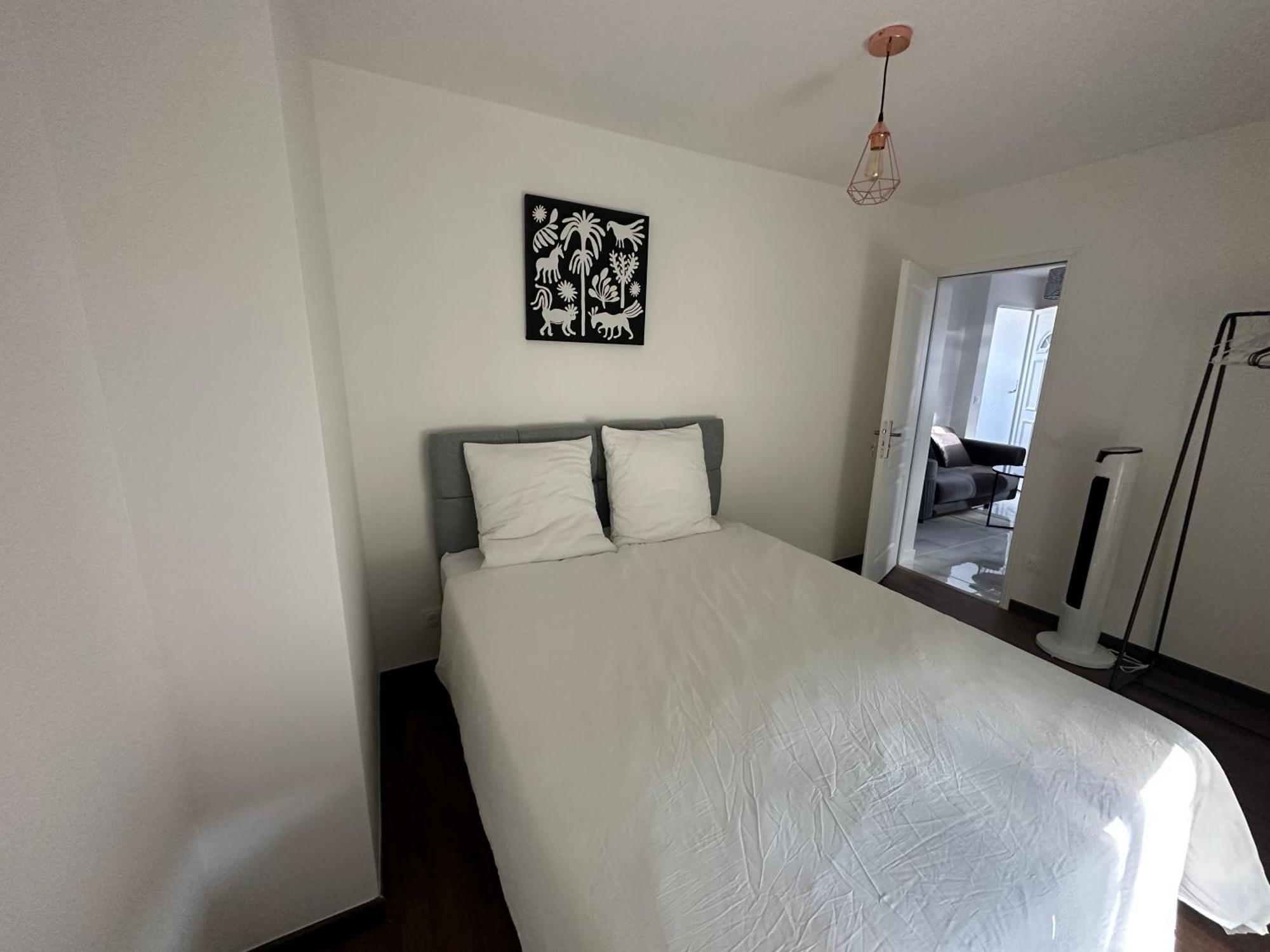 Appartement Calme Moderne Proche De Disneyland Wifi & Cafe Gratuit & Arrivee Autonome Bussy-Saint-Georges Bagian luar foto