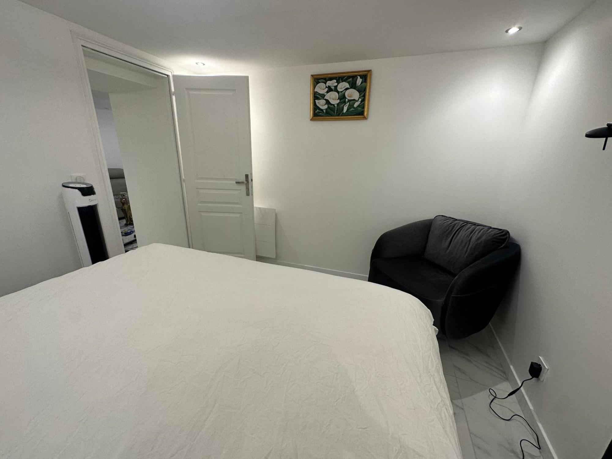 Appartement Calme Moderne Proche De Disneyland Wifi & Cafe Gratuit & Arrivee Autonome Bussy-Saint-Georges Bagian luar foto