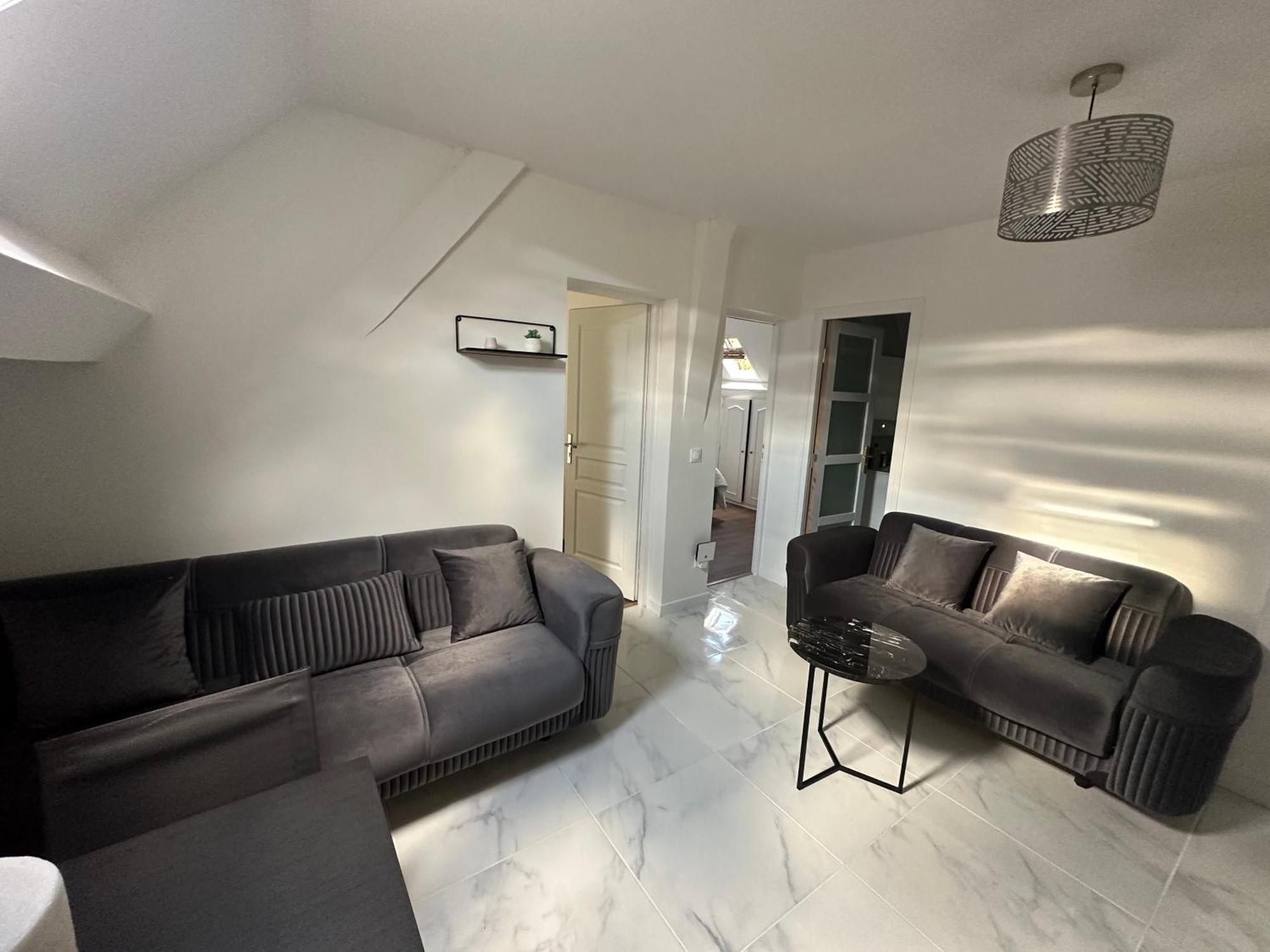 Appartement Calme Moderne Proche De Disneyland Wifi & Cafe Gratuit & Arrivee Autonome Bussy-Saint-Georges Bagian luar foto