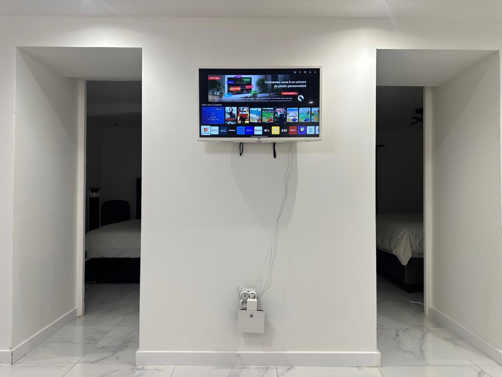 Appartement Calme Moderne Proche De Disneyland Wifi & Cafe Gratuit & Arrivee Autonome Bussy-Saint-Georges Bagian luar foto